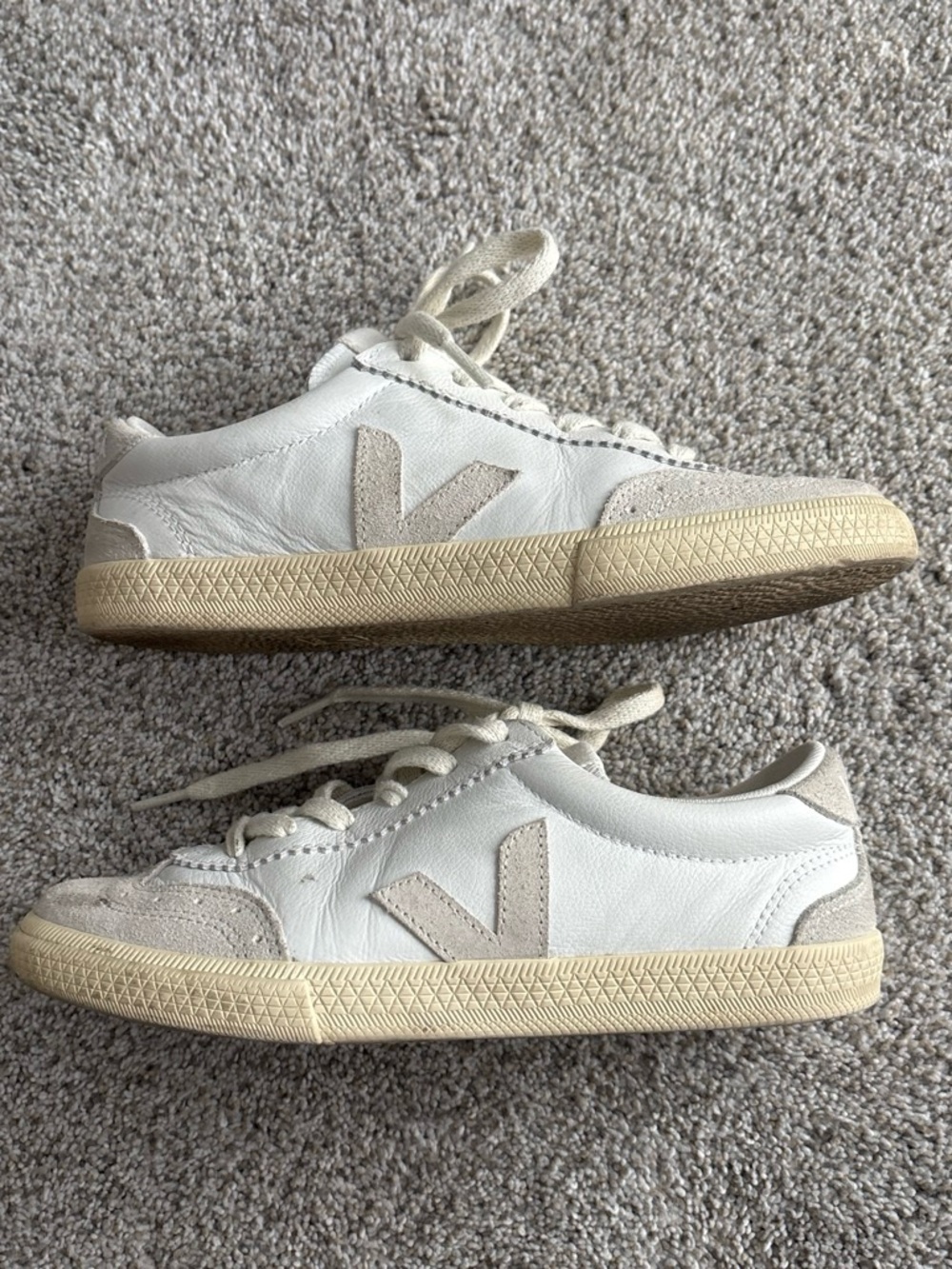 Veja Leather size 36